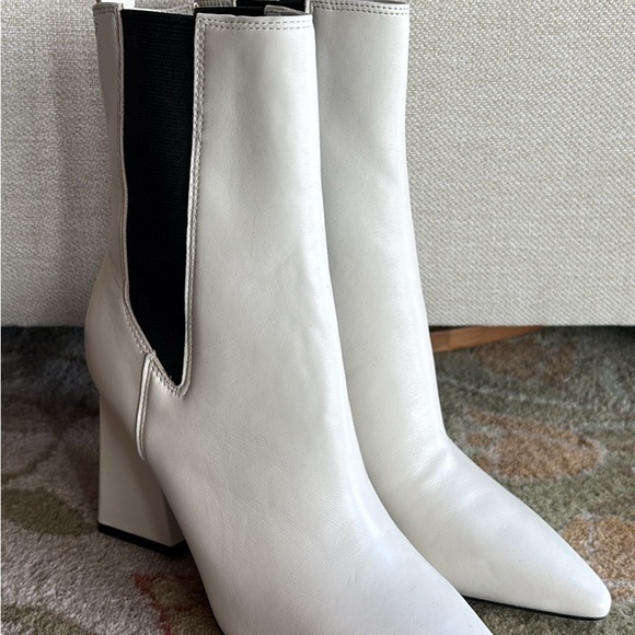 Marc Fisher Shoes - Elegant White Ankle Boots